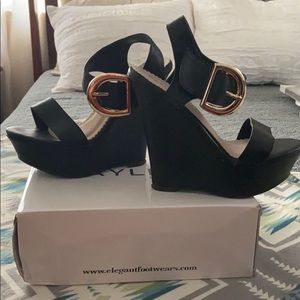 Black wedges